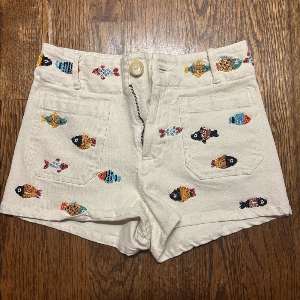 Maeve Cream Shorts with Colorful Fish Embroidery